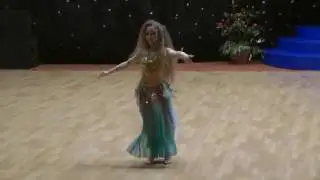 Девочка потрясающе танцует ВОСТОЧНЫЙ ТАНЕЦ  загляденье! BELLY DANCE