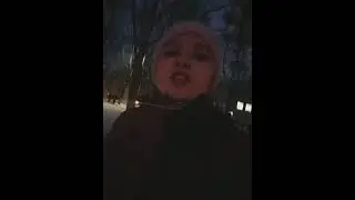 Пошли с мамой за подарком моей сестре! У неё завтра день рождения!