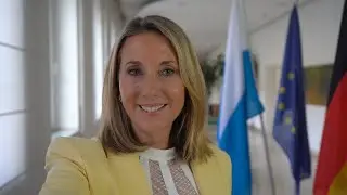 Kultusministerin Anna Stolz über Artikel 1 des Grundgesetzes