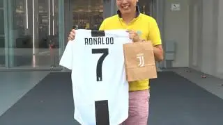 Primeiro torcedor no mundo compra camisa de CR7 na Juventus.