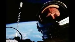 Астронавт сделал первое в мире селфи в космосе