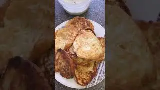 Кабачковые оладьи с соусом из огурца