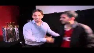 Video bóng đá Neville đụng 