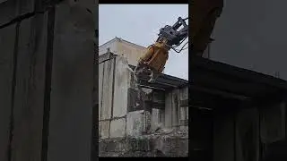 Гидроножницы грызут известняк #Гидроножницы #демонтаж #стройка #demolition