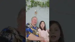 Бабушка и внучка.    Моя РОССИЯ