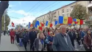 40 тыс.человек собрались в центре Кишинёва с требованиями отставки правительства Молдавии. 