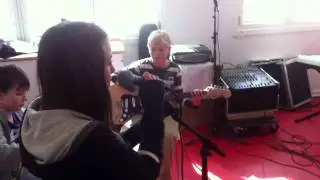 Gajolerne spiller Burn it.MOV