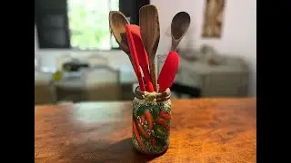 REPROVEITAMENTO. DECOUPAGE E PINTURA EM POTE DE VIDRO QUE IA PARA O LIXO.