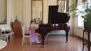 Л. Моцарт - Фантазия Ля-минор - Вероника Морева (8 лет)
