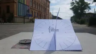 Baue eine Sonnenuhr