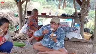 panen padi di musim kemarau dan makan bareng di gubuk