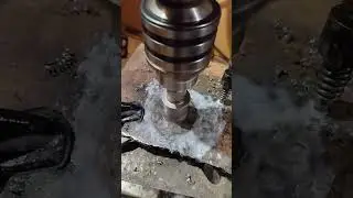 Самодельный минипогрузчик. Завершил детали узла поворота экскаваторной.