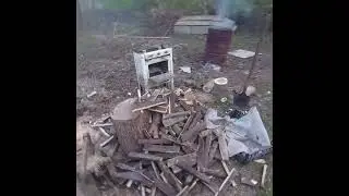 Целый день как американский бомж у бочки /вода ушла прибираюсь