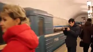 Грузовой поезд в метро