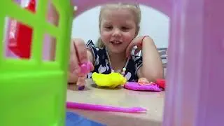 СРОЧНО! МИЛАДА И ЕВА  ДЕЛАЮТ БАССЕЙН ИЗ ПЛАСТИЛИНА И СЛАЙМА!