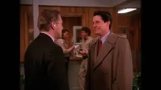 Twin Peaks: a small mexican chihuahua