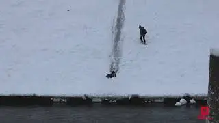 Опасные игры у разобранного моста