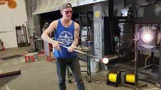 Pulled Flower instruction at Nyminal Glass in Dayton, Ohio.