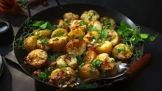 Parmesan Crusted potatoes with macadamia crumbs #potatorecipe #roastpotatoes #sidedish