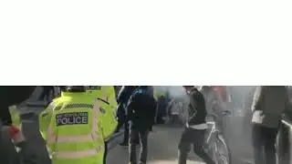 arsenal fans storm the streets welcoming arsenal players ahead of Villarreal match