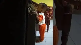 adik lagi belajar jalan