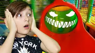 Горка Пожиратель существует ? Тима и Маша Целый день на Шопинге ! Влог