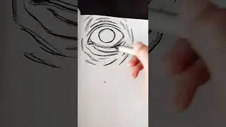 QUISE DIBUJAR UN OJO QUE DIERA MIEDO PERO... no me gustó jajaj