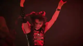 Babymetal Headbanger Budokan Red Night 4k Yui fall off Stage and was missing during rest of the song
