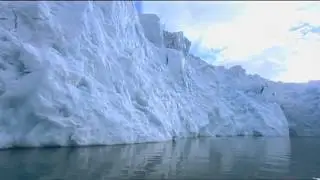 Arctic Glacier collapses   Too close for comfort