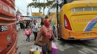 3 minutes to see the bus parked in Semarang village 😂