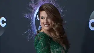 Hilary Roberts Red Carpet Fashion I AMAs 2019