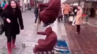 Монах завис в воздухе!!! Как это возможно!
