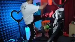 Бустер разнёс свою комнату😱[#Twitch, #Стрим, #Бустер]