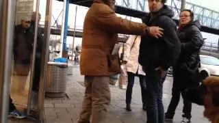 Дал алкашу лещя аж бабка пёрнула когда Тесак мимо прошел