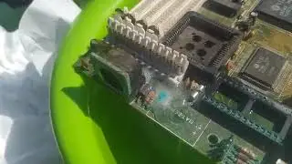 Using vinegar to clean battery leakage on 386 motherboard