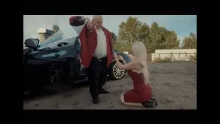 Блондинка делает предложение Барецкому стоя на коленях ЖеСтЬ!