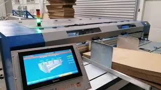 BOXmaker AUTO, fully automatic adjustment with automatic cardboard loading .