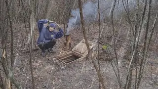ЗЕМЛЯНКА В ЛЕСУ ГРОЗА И ЛИВЕНЬ ПРЯЧУСЬ ПОД ЗЕМЛЕЙ НОВОЖУ ПОРЯДОК В ЗЕМЛЯНКЕ