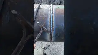 слышишь еще и возмущается 