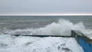 Шторм в Алуште