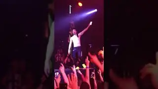 Steve Aoki in console 🎵