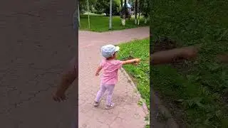 Карина хочет искупаться в фонтане