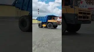 Горная техника: БелАЗ-7522 и МоАЗ-75921 на ходу