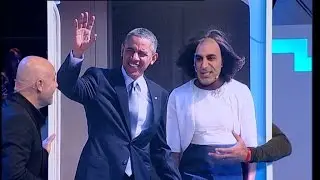 הכל הולך - אשתו של אובמה שרה באמבטיה?