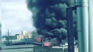 Пожар Санкт-Петербург, горит автосервис на Хрустальной улице