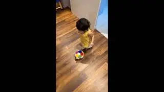 Skyu Football Khel Rahi Hai