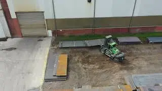 Konecranes-16-Tonner beim Stapeln von Grobblechen
