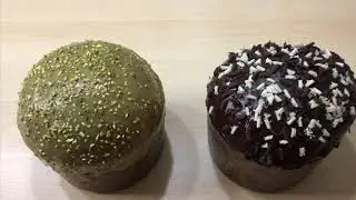 Panettone al cioccolato e classico con glassa al pistacchio