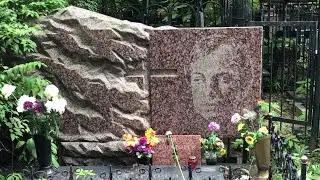 Могила актера Юрия Богатырёва (1947—1989), Ваганьковское кладбище