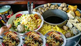 SEJAK 1977!!! BAKSO NYELEMPIT RASANE MELEJIT HARGANE IRIT - Bakso Koya Ojo Lali Cak Kan